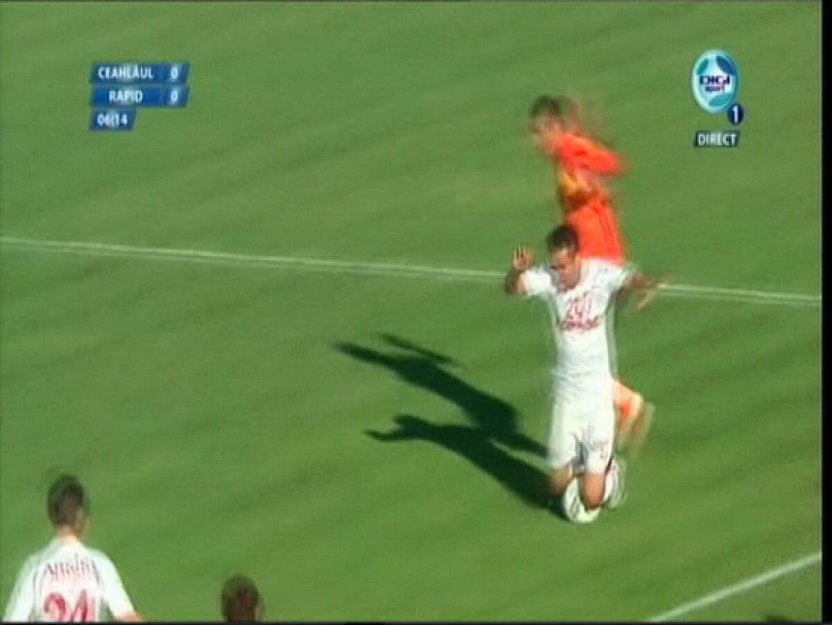 Grigorie obţine penalty pentru Rapid » Crezi că a fost fault?
