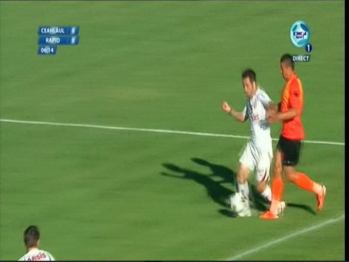 Grigorie obţine penalty pentru Rapid » Crezi că a fost fault?
