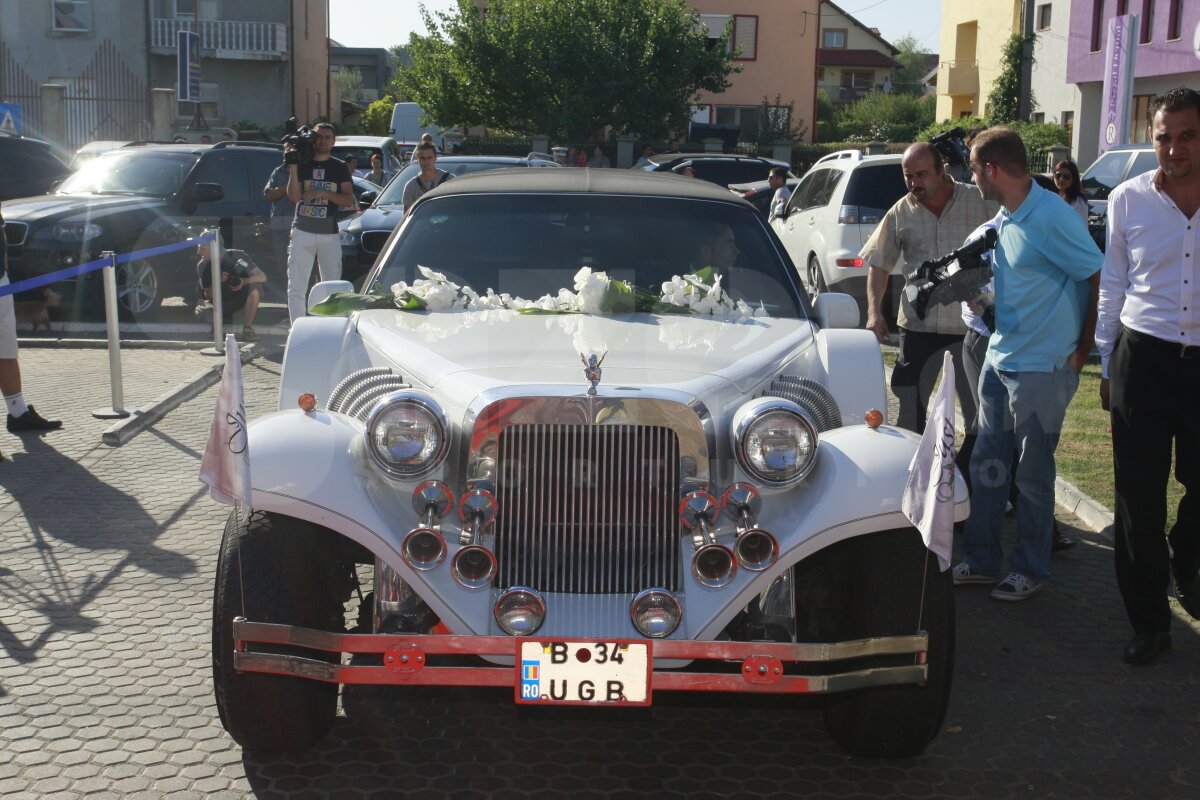 GALERIE FOTO Ce înseamnă o nuntă la unul dintre bogaţii României, Borcea, şi cum e una pentru unul dintre miliardari, Ecclestone