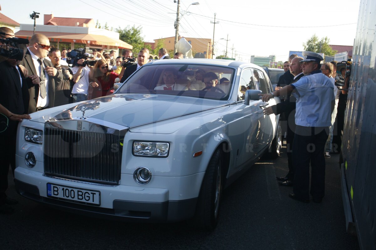 GALERIE FOTO Ce înseamnă o nuntă la unul dintre bogaţii României, Borcea, şi cum e una pentru unul dintre miliardari, Ecclestone