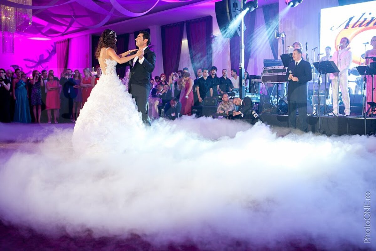 FOTO & VIDEO » Vezi cum a petrecut Cristi Borcea la nunta cu Alina!