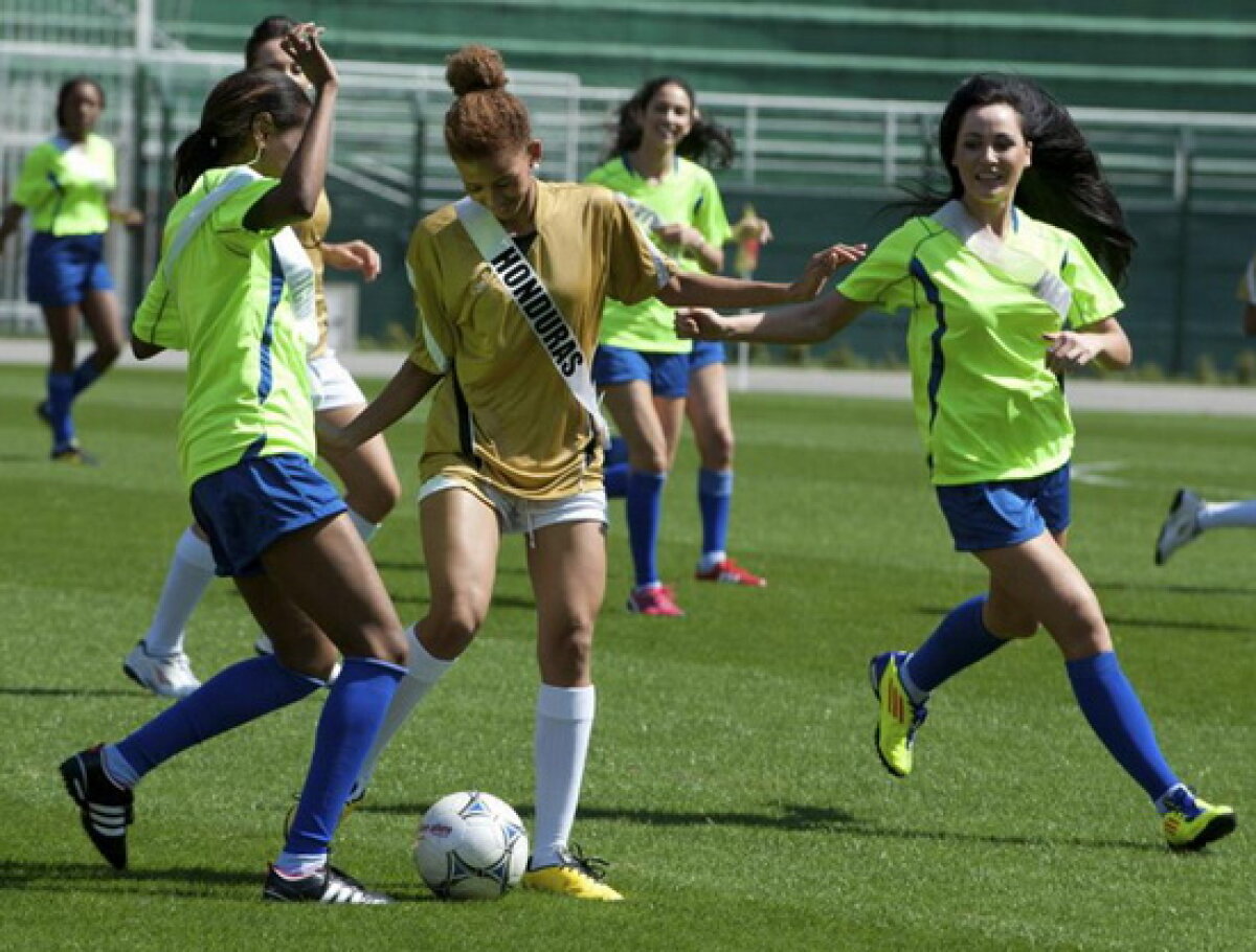 FOTO Misiune grea ;) Cafu le-a antrenat pe candidatele de la Miss Univers