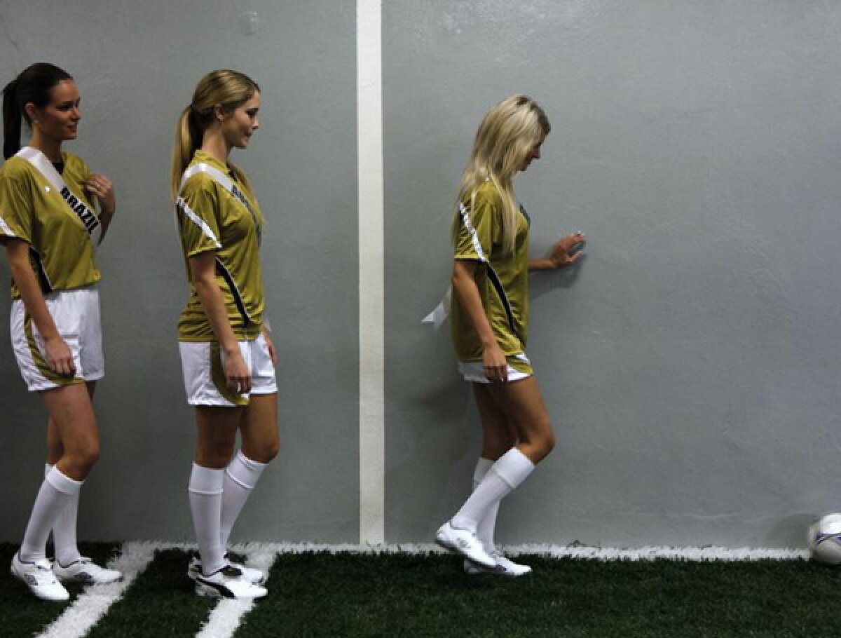 FOTO Misiune grea ;) Cafu le-a antrenat pe candidatele de la Miss Univers