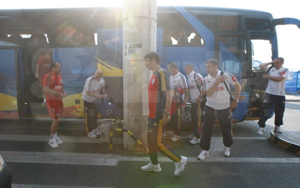 FOTO "Tricolorii" au plecat spre Luxemburg