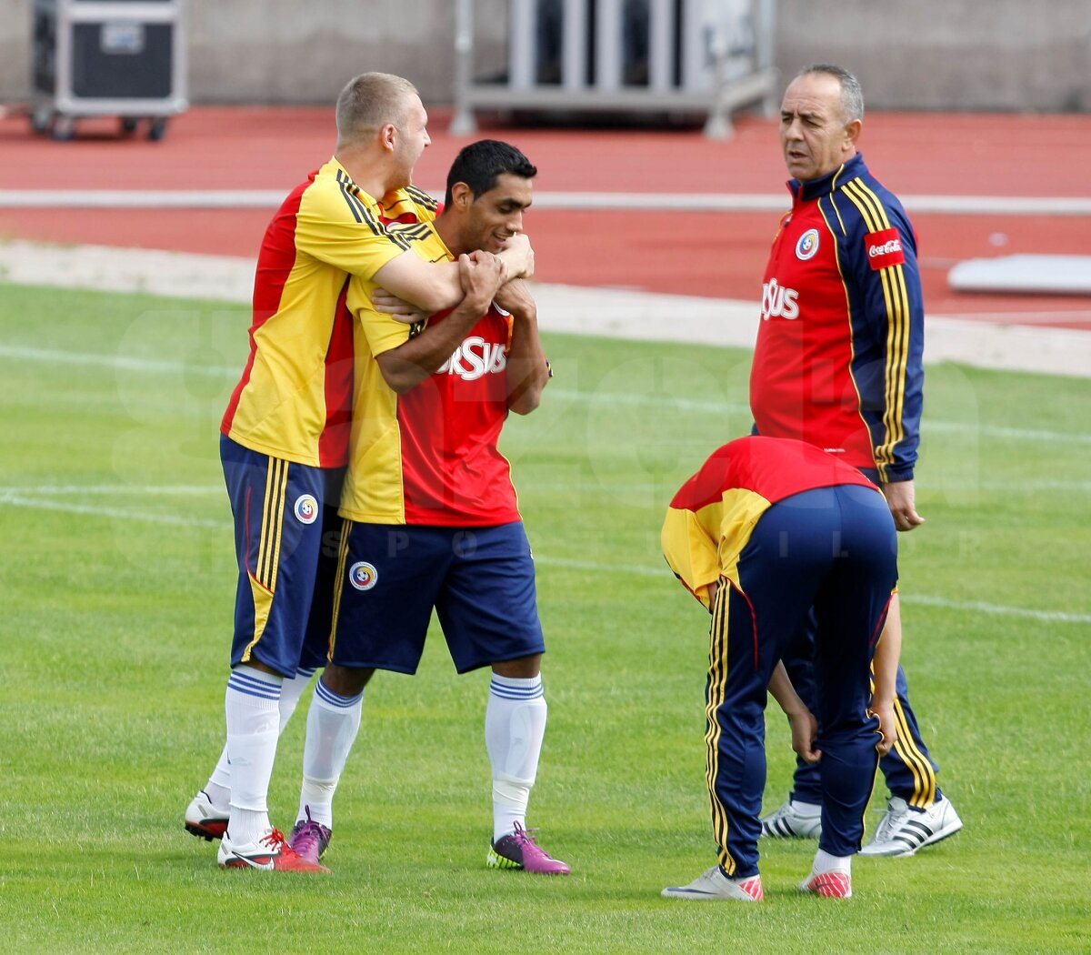 GALERIE FOTO Tătăruşanu portar, Lazăr mijlocaş central, Bucur pe stînga. Cam aşa ar arăta echipa României cu Luxemburg