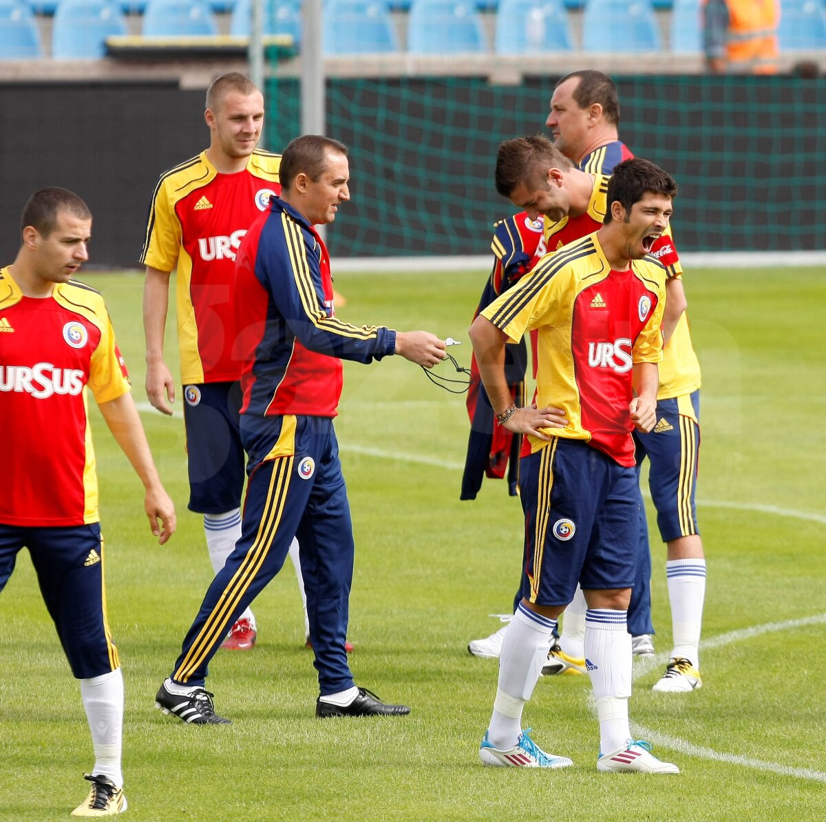 GALERIE FOTO Tătăruşanu portar, Lazăr mijlocaş central, Bucur pe stînga. Cam aşa ar arăta echipa României cu Luxemburg