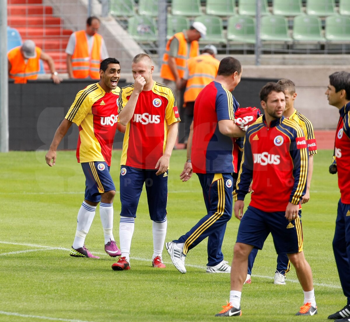 GALERIE FOTO Tătăruşanu portar, Lazăr mijlocaş central, Bucur pe stînga. Cam aşa ar arăta echipa României cu Luxemburg