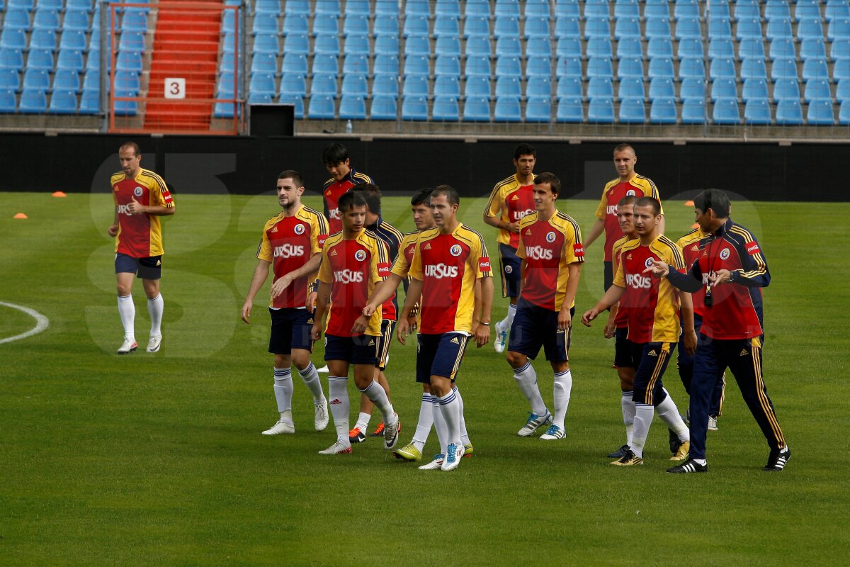 GALERIE FOTO Tătăruşanu portar, Lazăr mijlocaş central, Bucur pe stînga. Cam aşa ar arăta echipa României cu Luxemburg