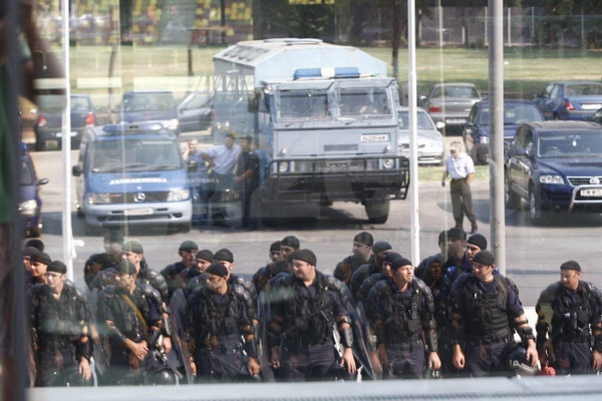 National Arena sub asediu ;) Împuşcături şi desfăşurări de forţe pe noul stadion