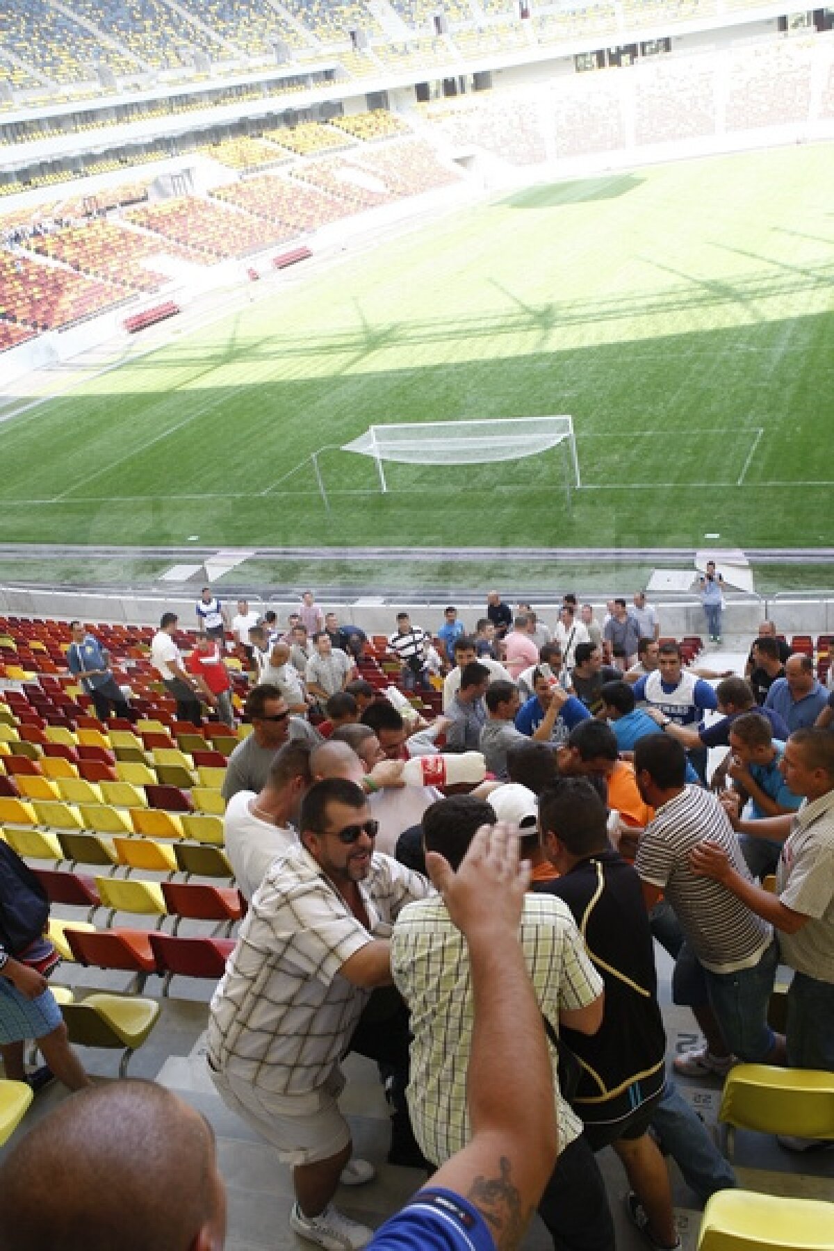 National Arena sub asediu ;) Împuşcături şi desfăşurări de forţe pe noul stadion
