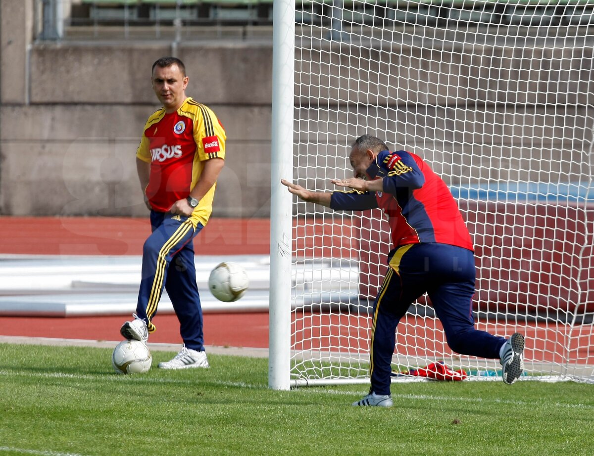 Tehnici de lovire a mingii :D » Piţurcă a făcut spectacol la antrenamentul de azi