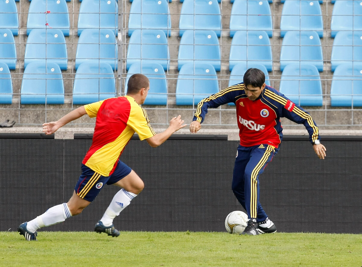 Tehnici de lovire a mingii :D » Piţurcă a făcut spectacol la antrenamentul de azi