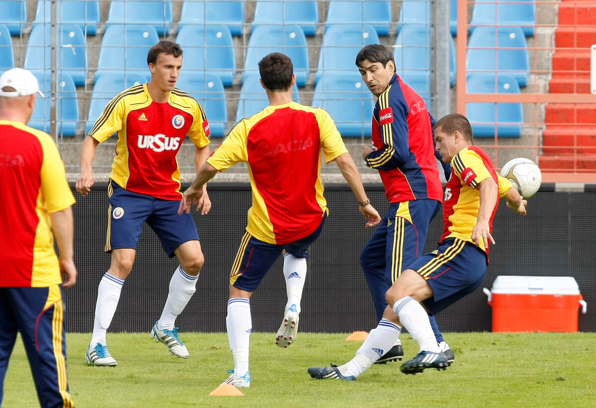 Tehnici de lovire a mingii :D » Piţurcă a făcut spectacol la antrenamentul de azi