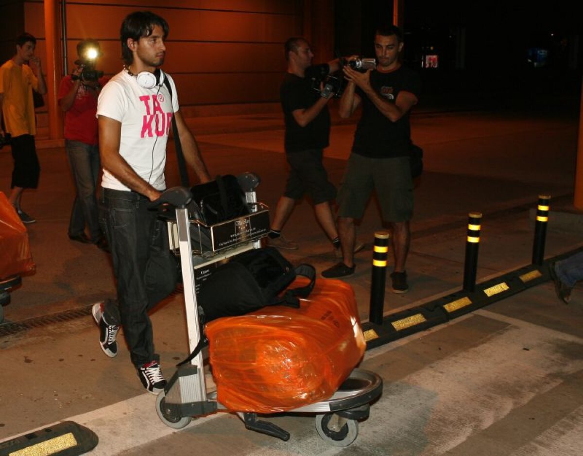 GALERIE FOTO » Rui Pedro a ajuns la Cluj: ”Săpunaru şi Pereira mi-au spus numai lucruri frumoase despre CFR!”