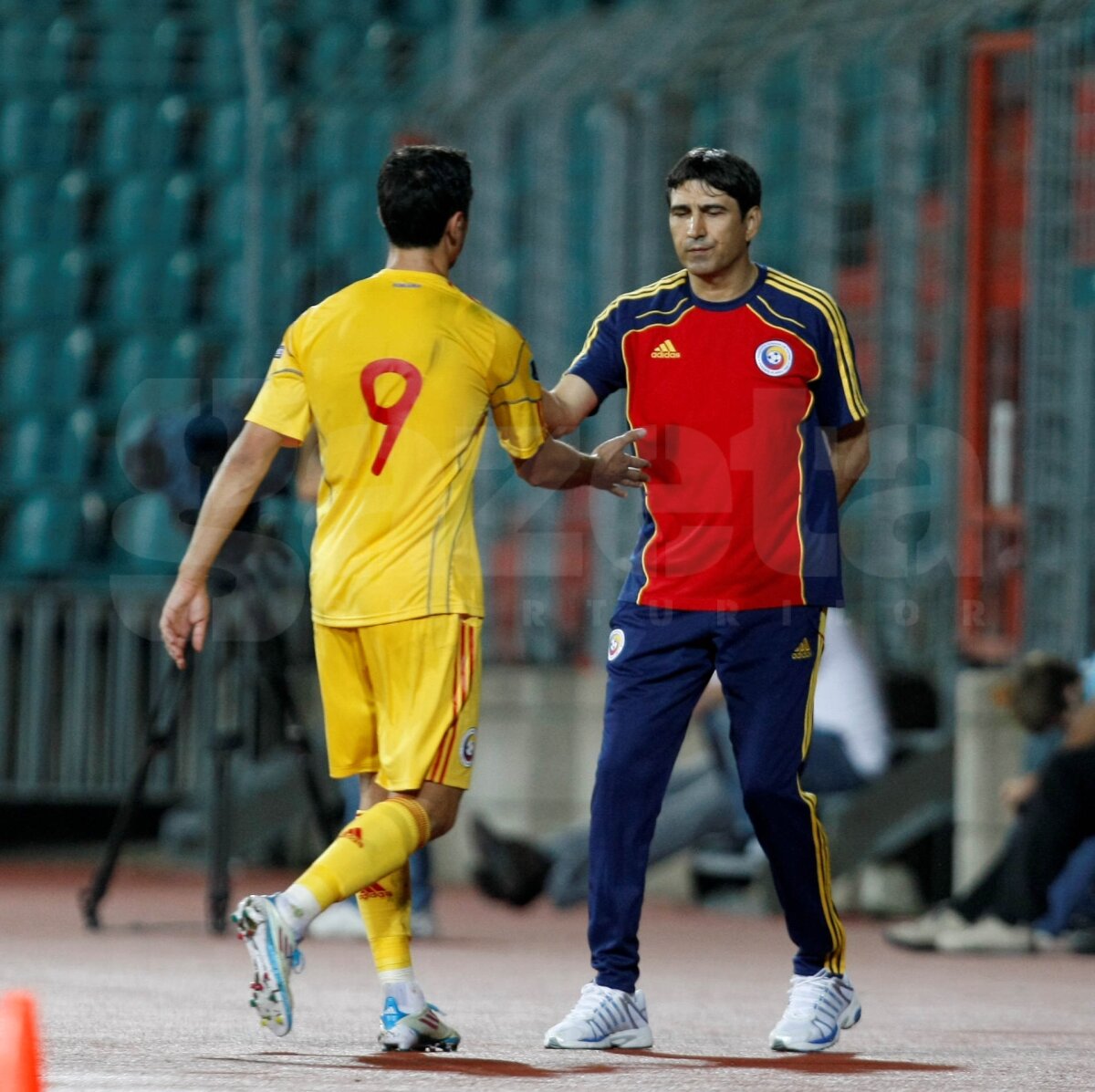 Torje, cel mai mic jucător de pe teren, a decis partida cu o "dublă" » Piticul a bătut piticii