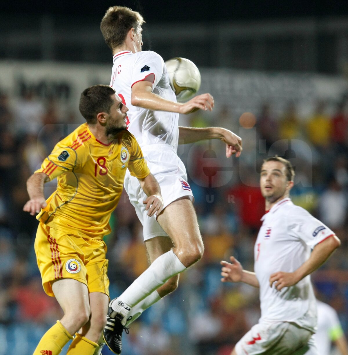 Torje, cel mai mic jucător de pe teren, a decis partida cu o "dublă" » Piticul a bătut piticii