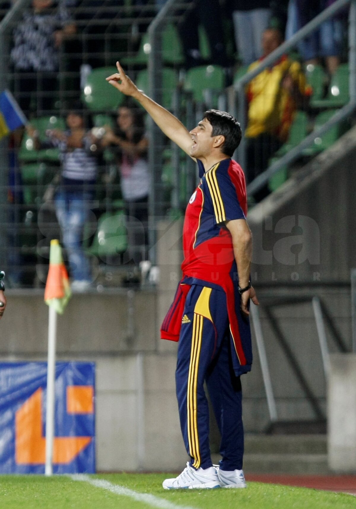 Torje, cel mai mic jucător de pe teren, a decis partida cu o "dublă" » Piticul a bătut piticii