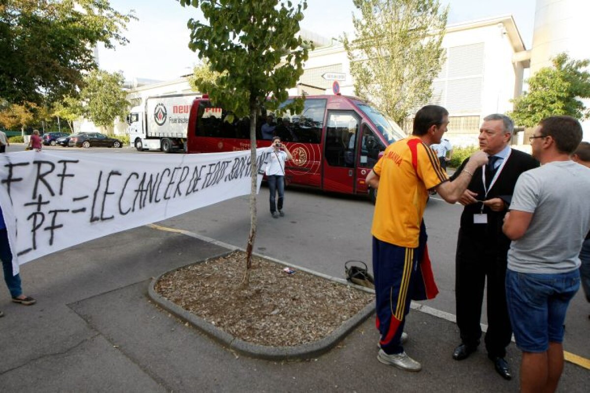 Mircea Sandu faţă în faţă cu dezgustul suporterilor români