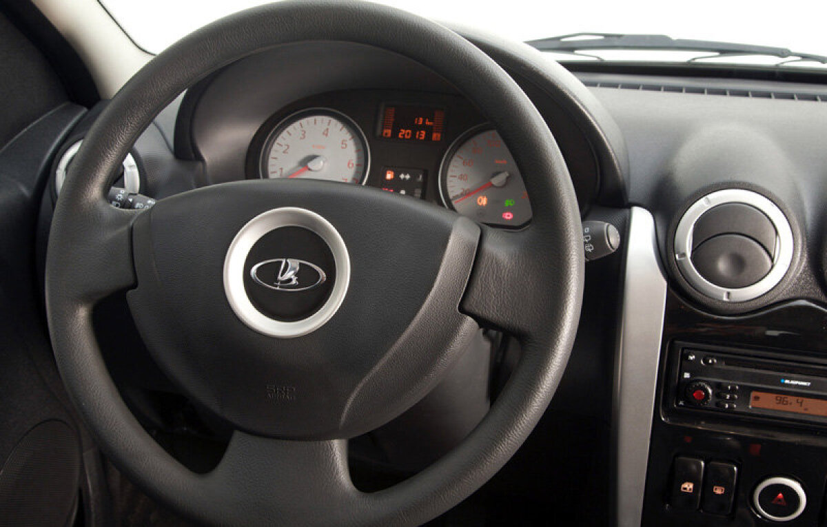 FOTO Dacia intră pe piaţa auto din Rusia sub brandul Lada