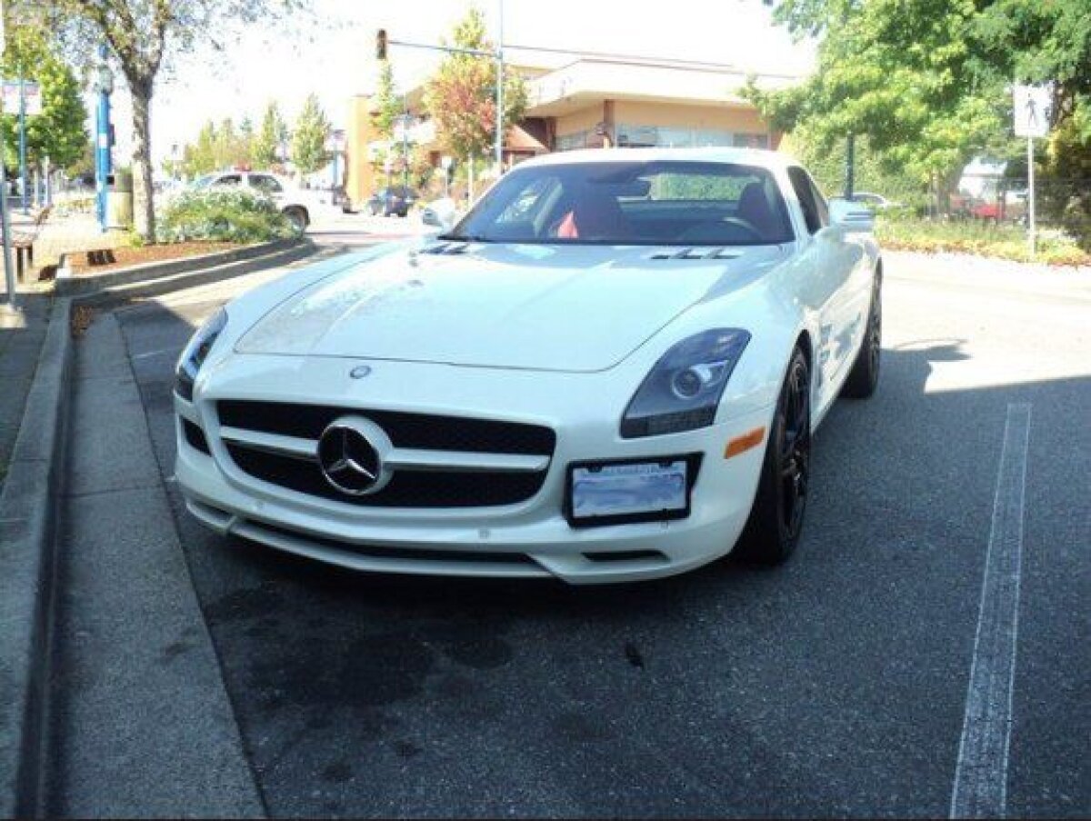 Poliţiştii canadieni au ieşit la "cumpărături": au confiscat maşini în valoare de 2 milioane de euro de pe urma curselor ilegale