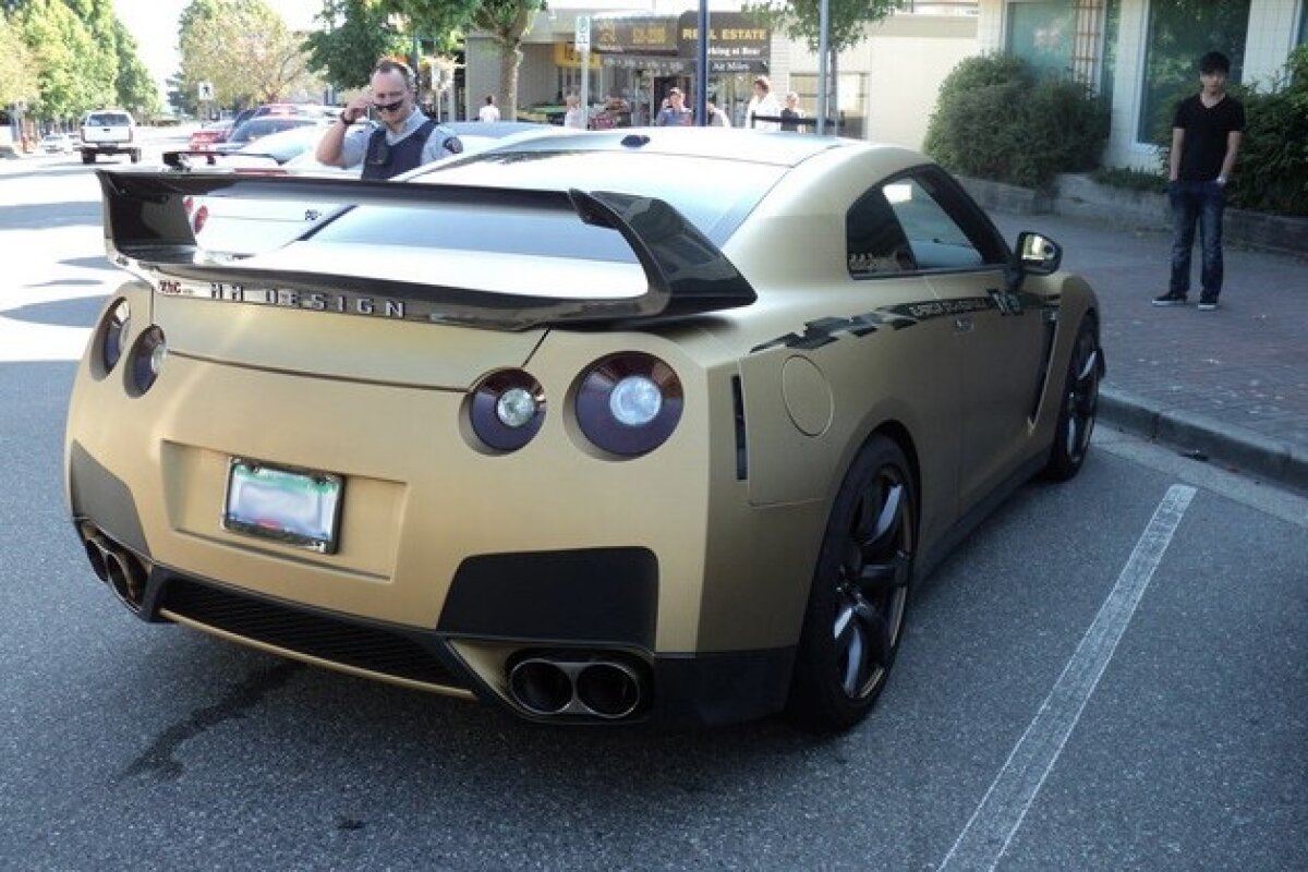 Poliţiştii canadieni au ieşit la "cumpărături": au confiscat maşini în valoare de 2 milioane de euro de pe urma curselor ilegale