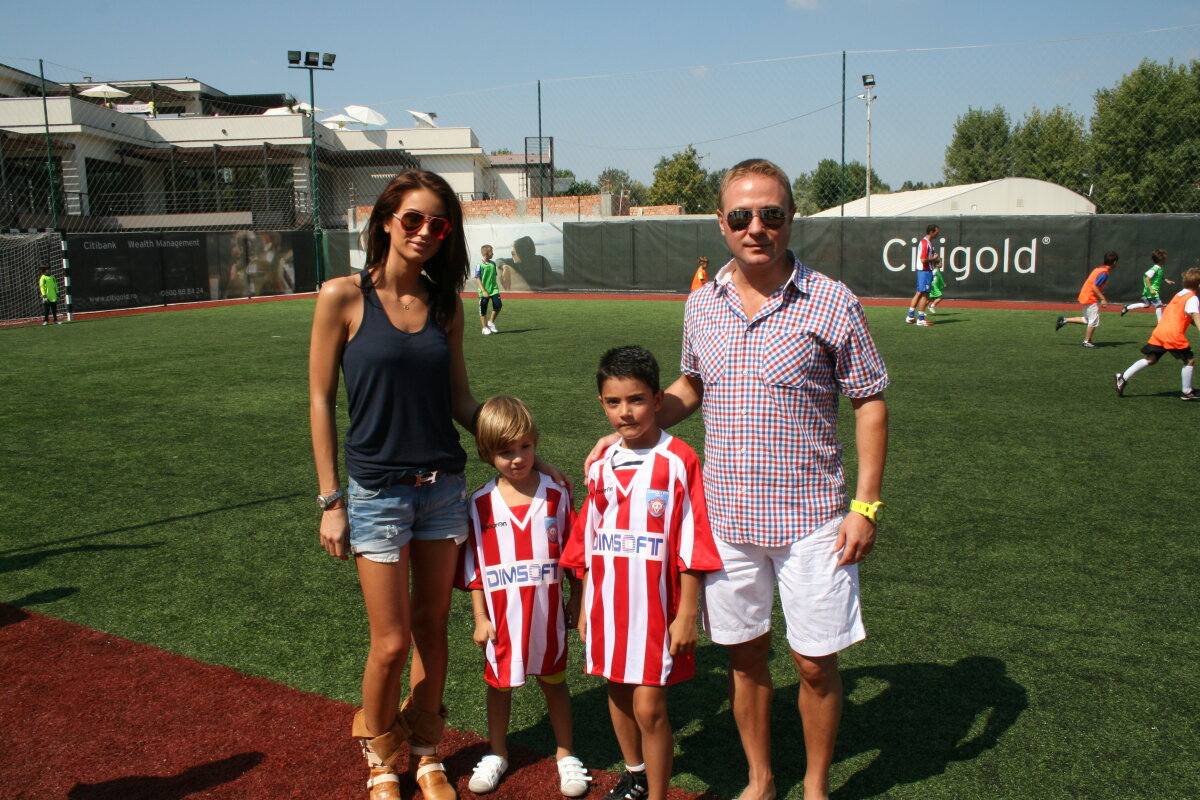 Vedeta Antenei 1, Geanina Varga, de la pictorialul pentru FHM la terenul de fotbal