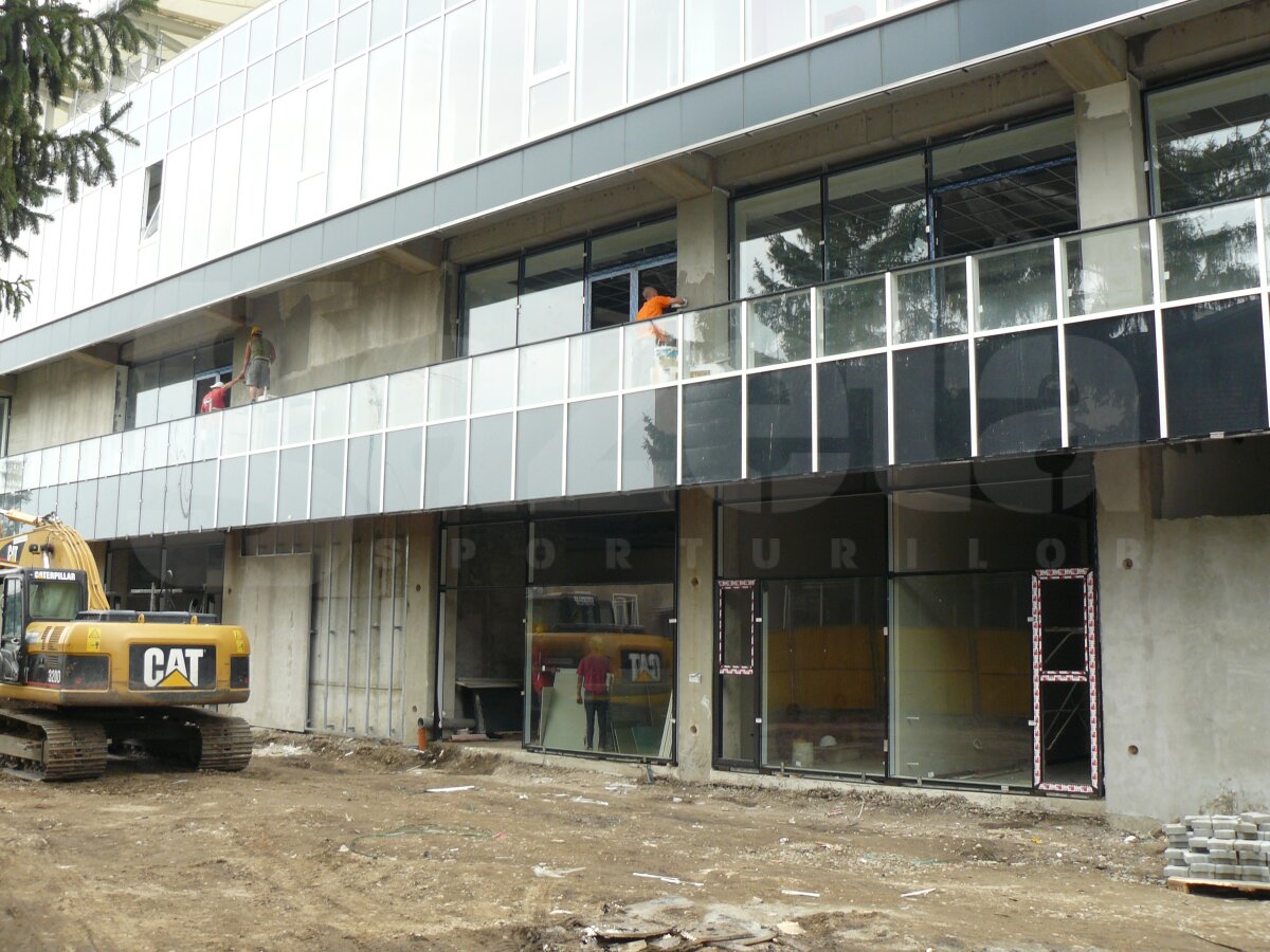 GALERIE FOTO » Stadionul Petrolului e gata! Va fi inaugurat pe 21 septembrie cu un meci în care va juca şi Hagi