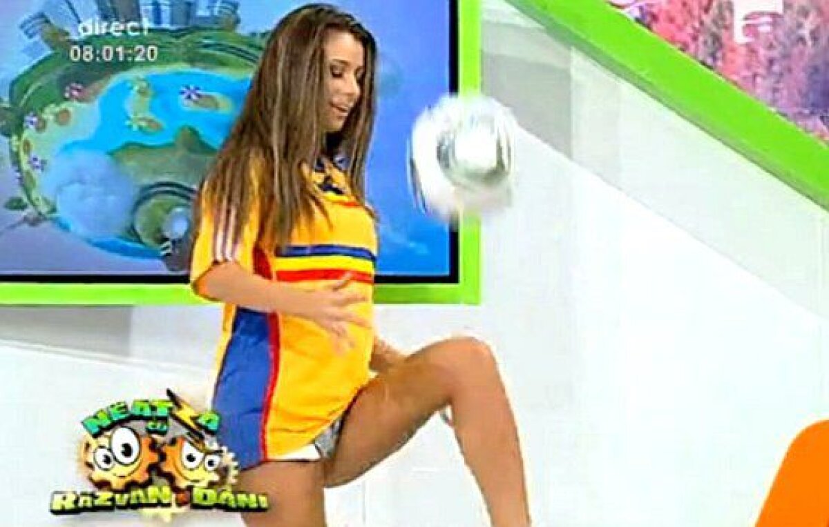 VIDEO "Vecina" de la "Neaţa" a jonglat cu mingea într-o costumaţie super sexy