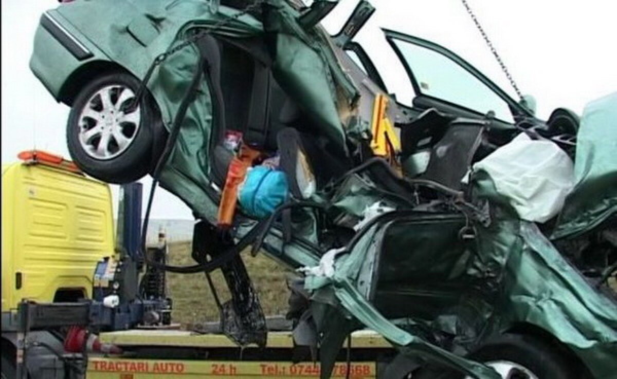 FOTO Doi suporteri ai echipei naţionale au murit într-un accident în drum spre Bucureşti