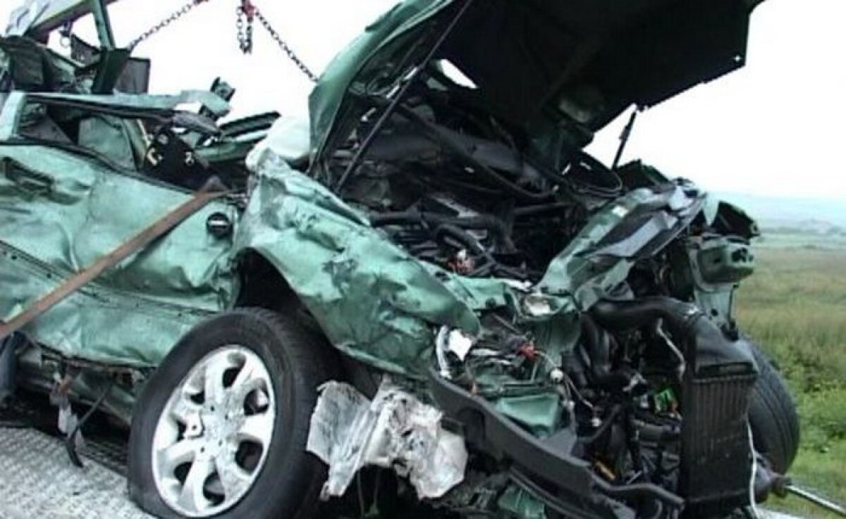 FOTO Doi suporteri ai echipei naţionale au murit într-un accident în drum spre Bucureşti