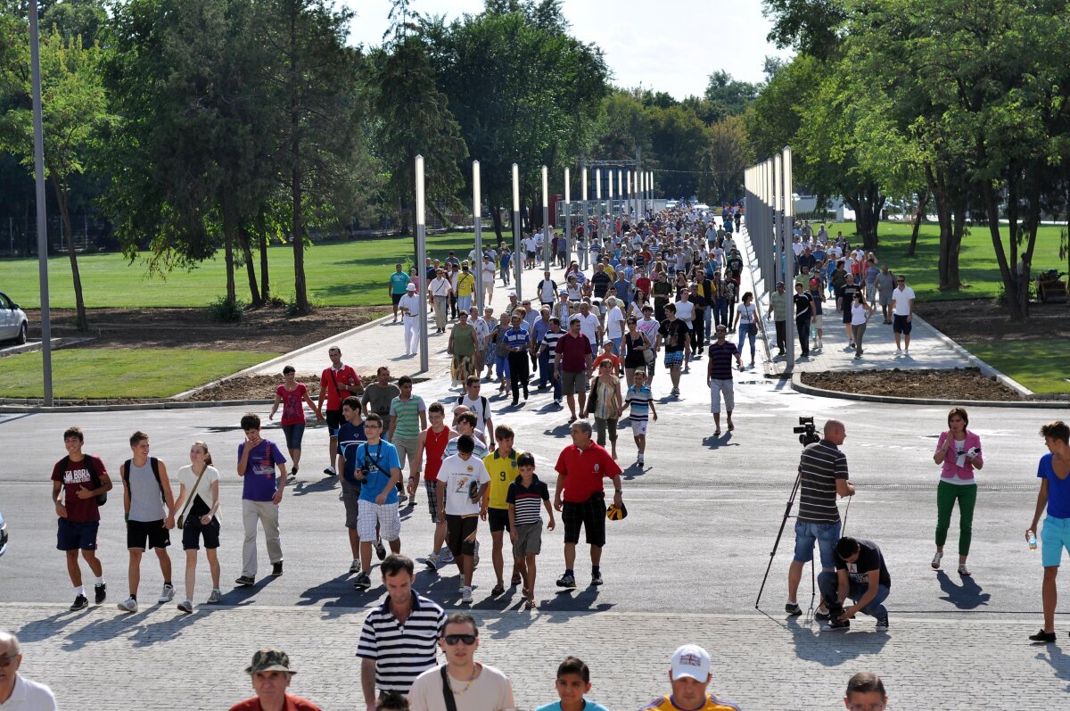 Sărbătoare FĂRĂ GUST » România şi Franţa remizează fără gol pe un gazon ca la Smârdan