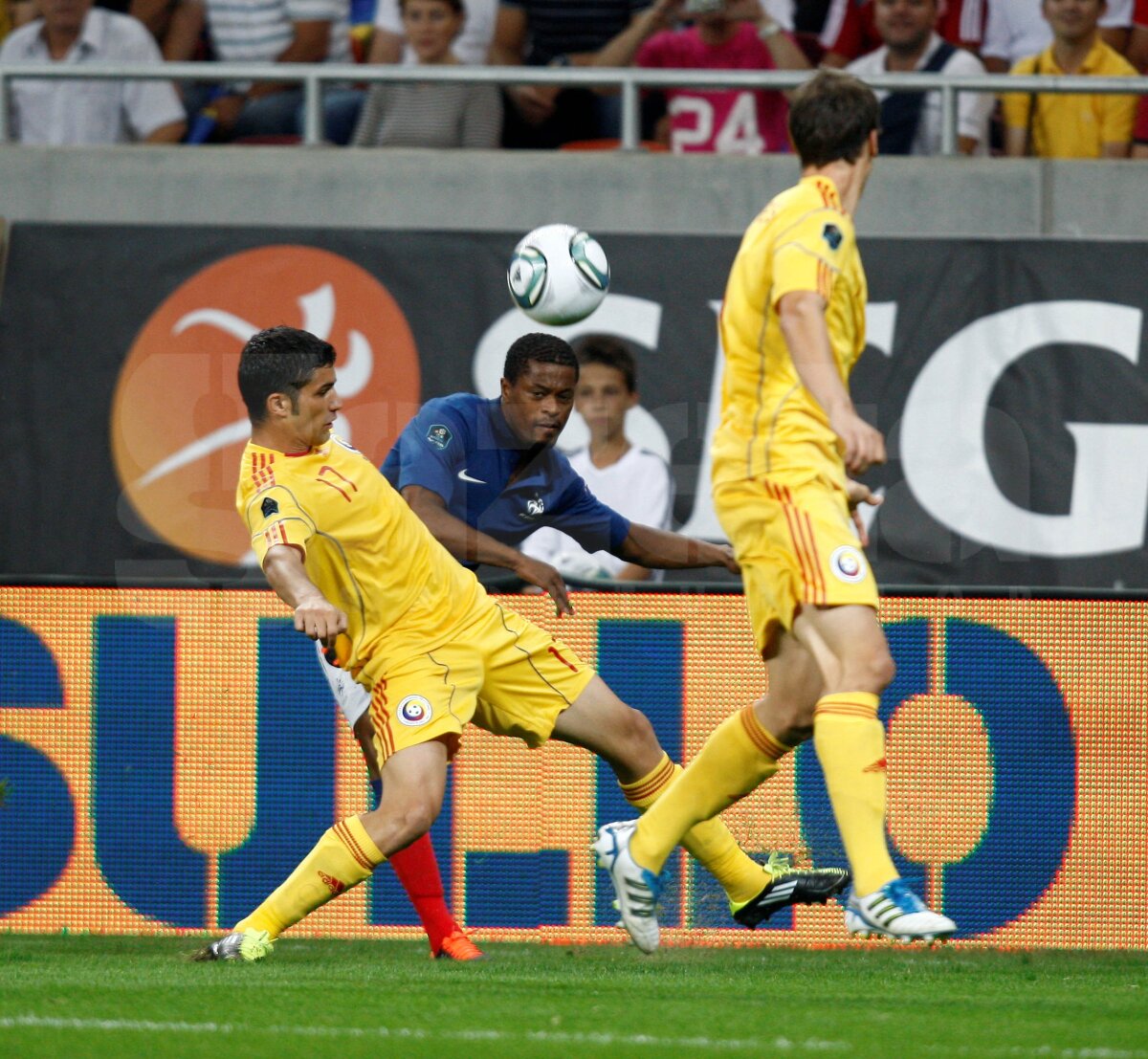 Sărbătoare FĂRĂ GUST » România şi Franţa remizează fără gol pe un gazon ca la Smârdan