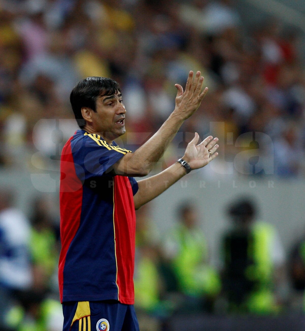 Sărbătoare FĂRĂ GUST » România şi Franţa remizează fără gol pe un gazon ca la Smârdan