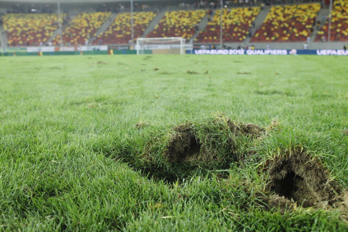 FOTO Gazonul de pe National Arena a fost groaznic. Presa franceză ne face praf