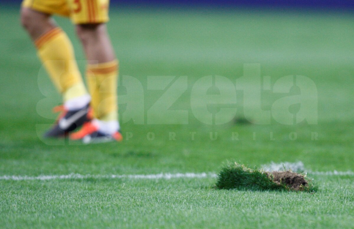FOTO Gazonul de pe National Arena a fost groaznic. Presa franceză ne face praf