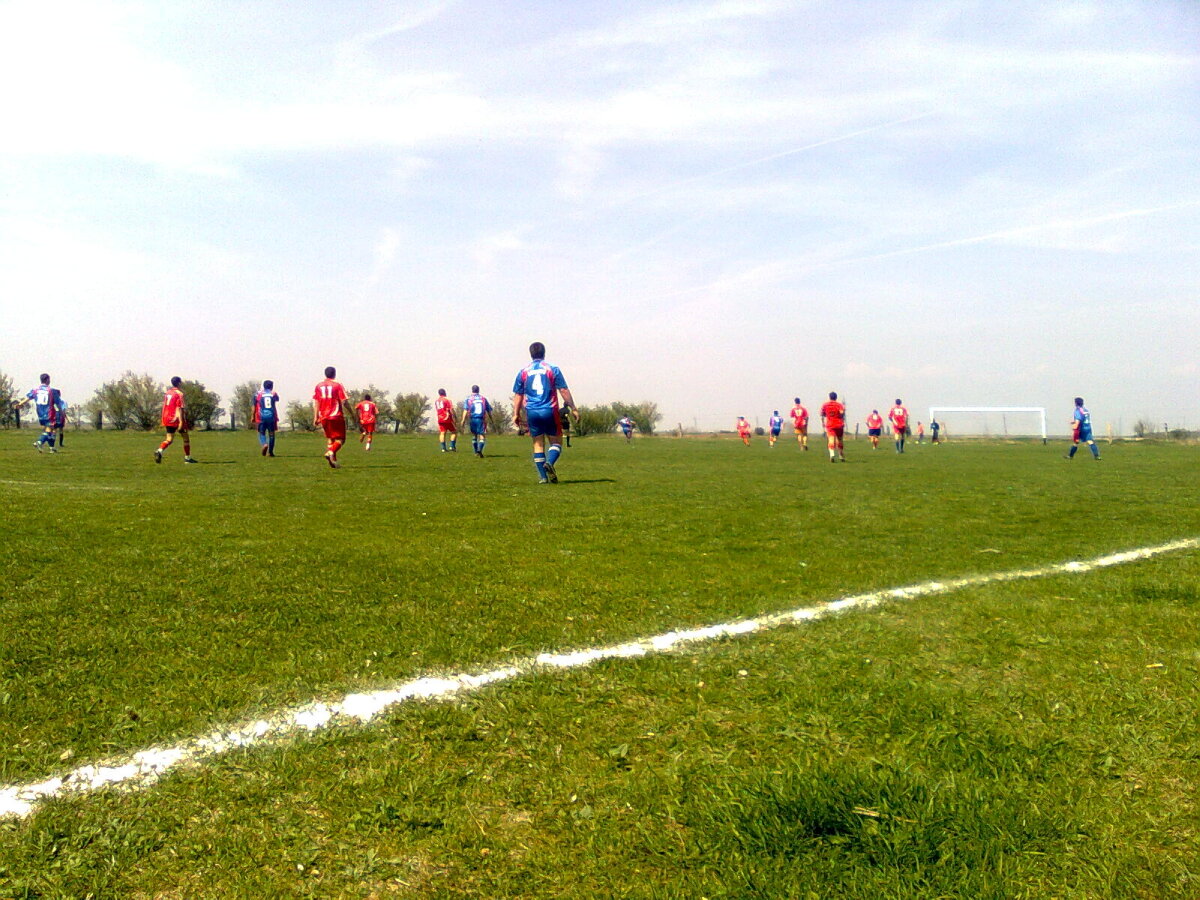 FOTO La ţară e mai bine! Cititorii au trimis pe gazeta@gsp.ro poze cu gazonul din comuna lor