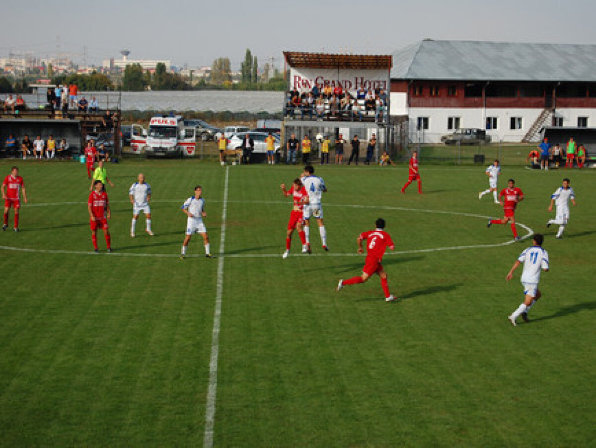 FOTO La ţară e mai bine! Cititorii au trimis pe gazeta@gsp.ro poze cu gazonul din comuna lor
