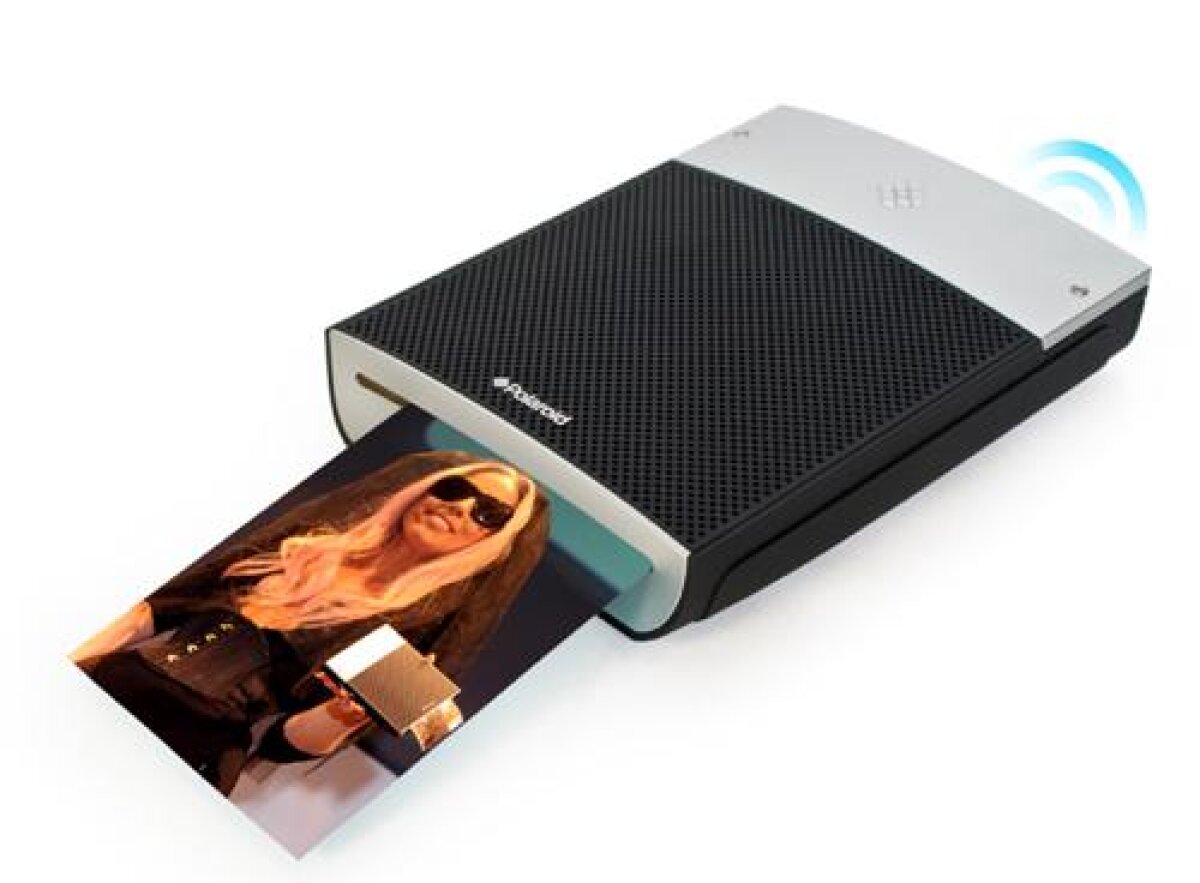 Grey Label GL 10, noua imprimantă portabilă de la Polaroid şi Lady Gaga, îmbină digitalul cu instantaneele