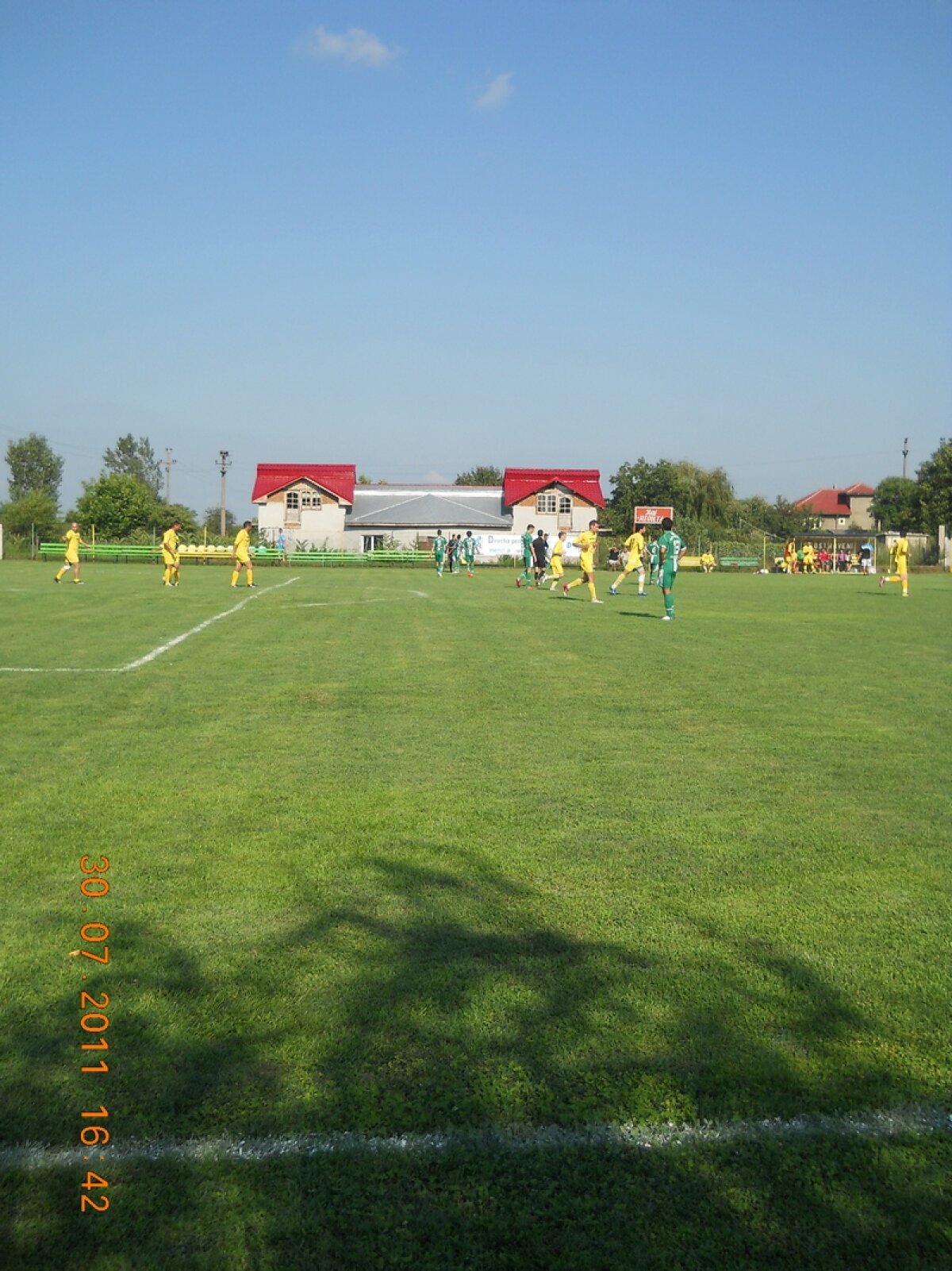 FOTO La ţară e mai bine! Cititorii au trimis pe gazeta@gsp.ro poze cu gazonul din comuna lor