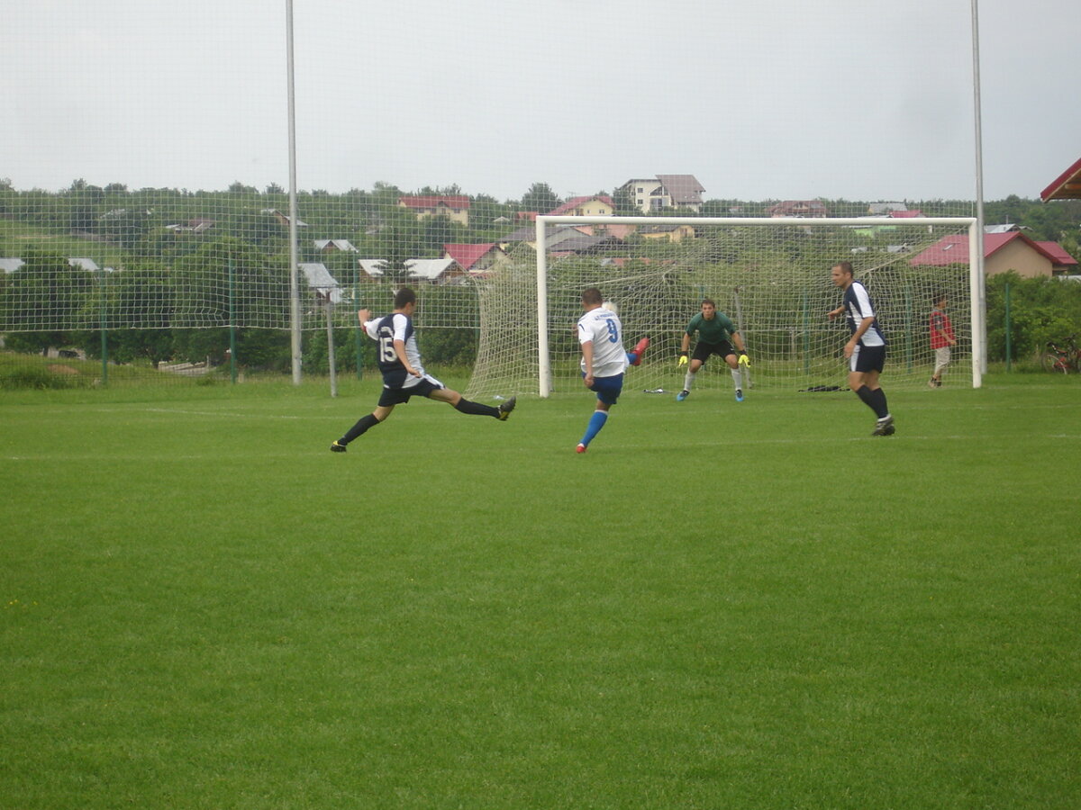 FOTO La ţară e mai bine! Cititorii au trimis pe gazeta@gsp.ro poze cu gazonul din comuna lor