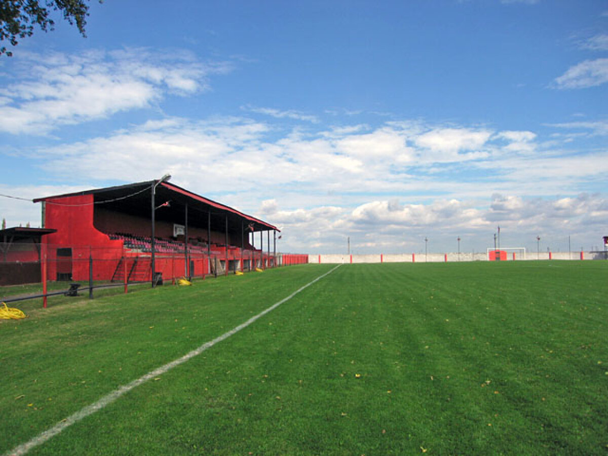 FOTO La ţară e mai bine! Cititorii au trimis pe gazeta@gsp.ro poze cu gazonul din comuna lor