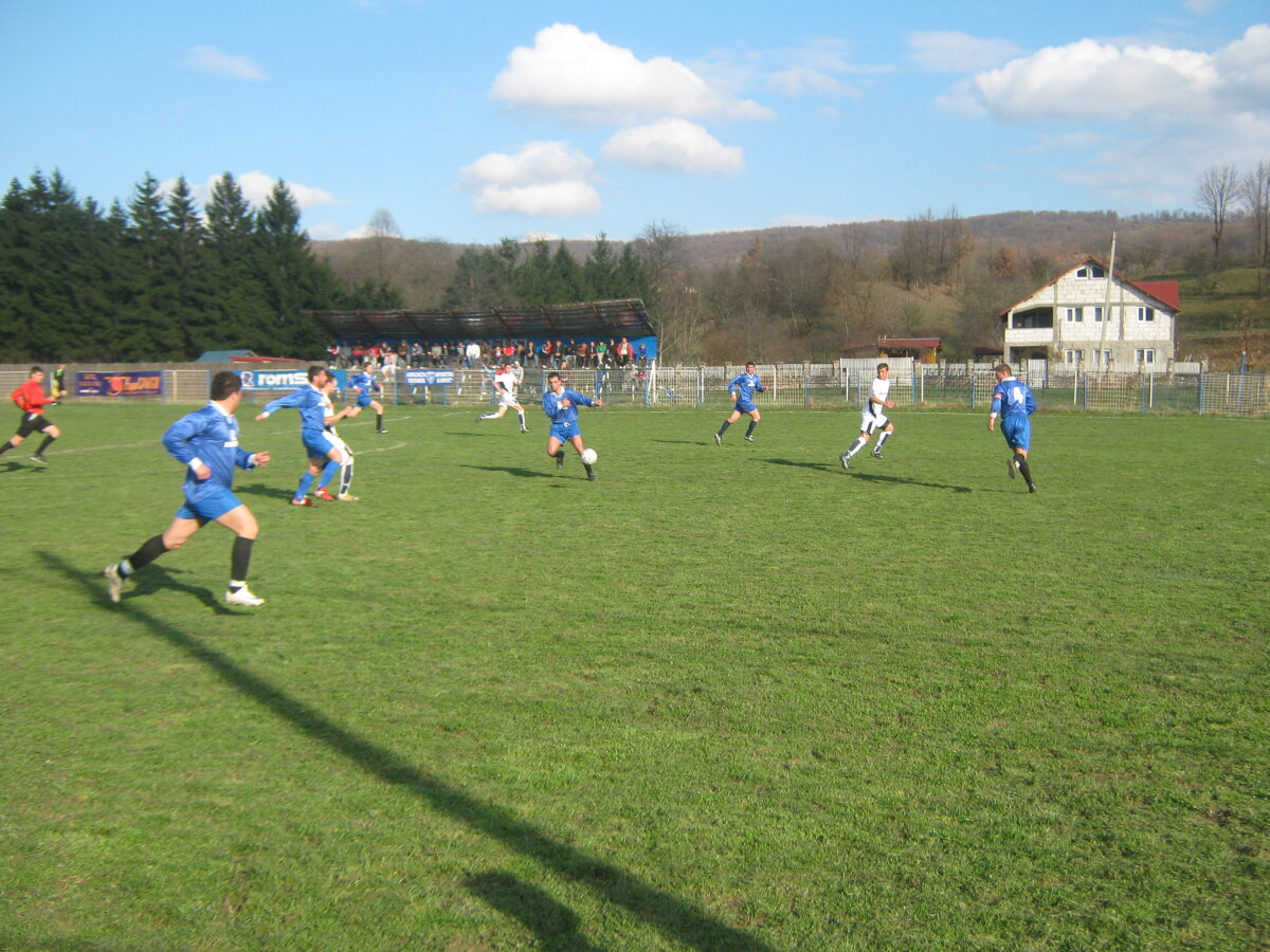 FOTO La ţară e mai bine! Cititorii au trimis pe gazeta@gsp.ro poze cu gazonul din comuna lor
