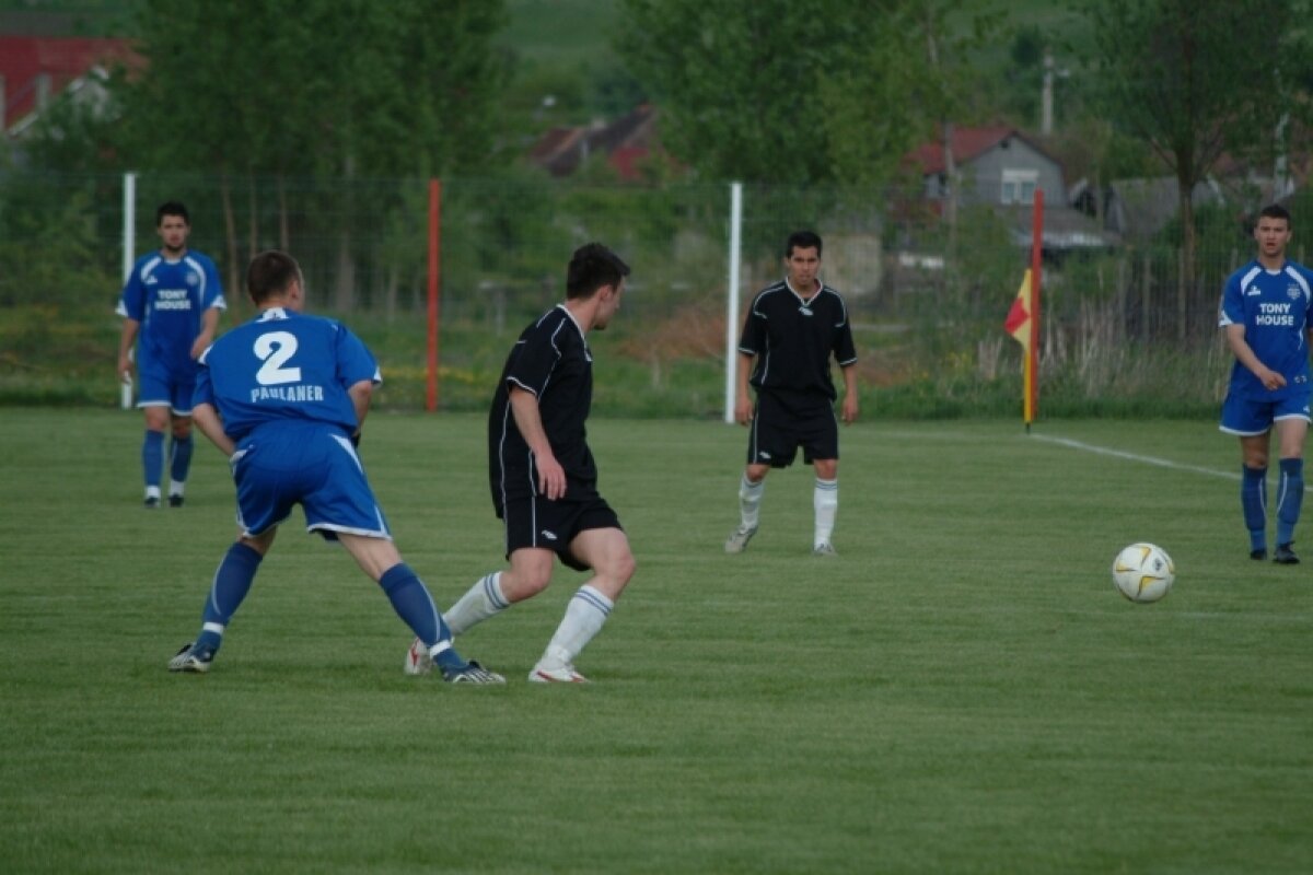 FOTO La ţară e mai bine! Cititorii au trimis pe gazeta@gsp.ro poze cu gazonul din comuna lor