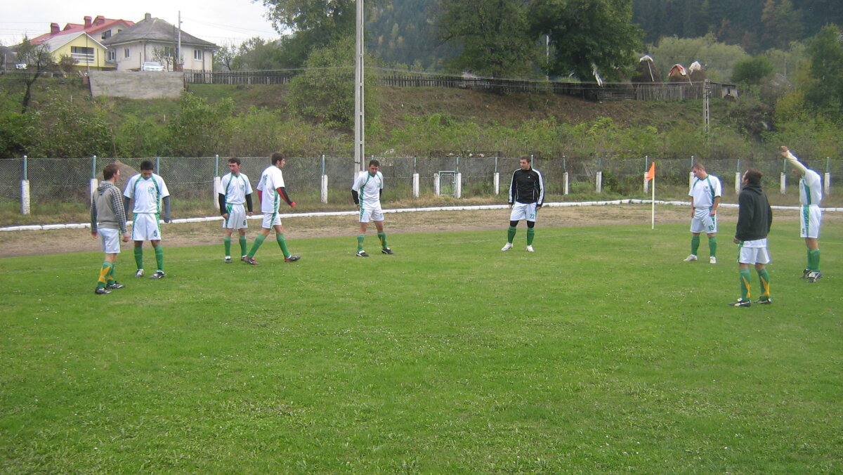 FOTO La ţară e mai bine! Cititorii au trimis pe gazeta@gsp.ro poze cu gazonul din comuna lor