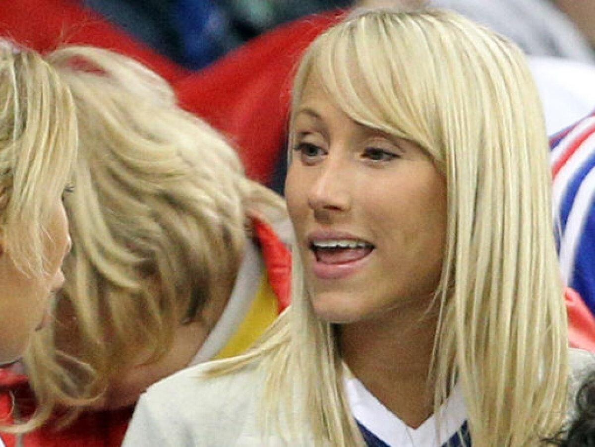 FOTO Suporterii lui United au găsit primul "11" al nevestelor. Tu pe care ai alege-o!