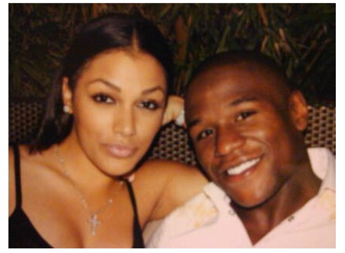 FOTO Ea l-a făcut pe Mayweather invincibil! O femeie îl domină pe fiorosul pugilist