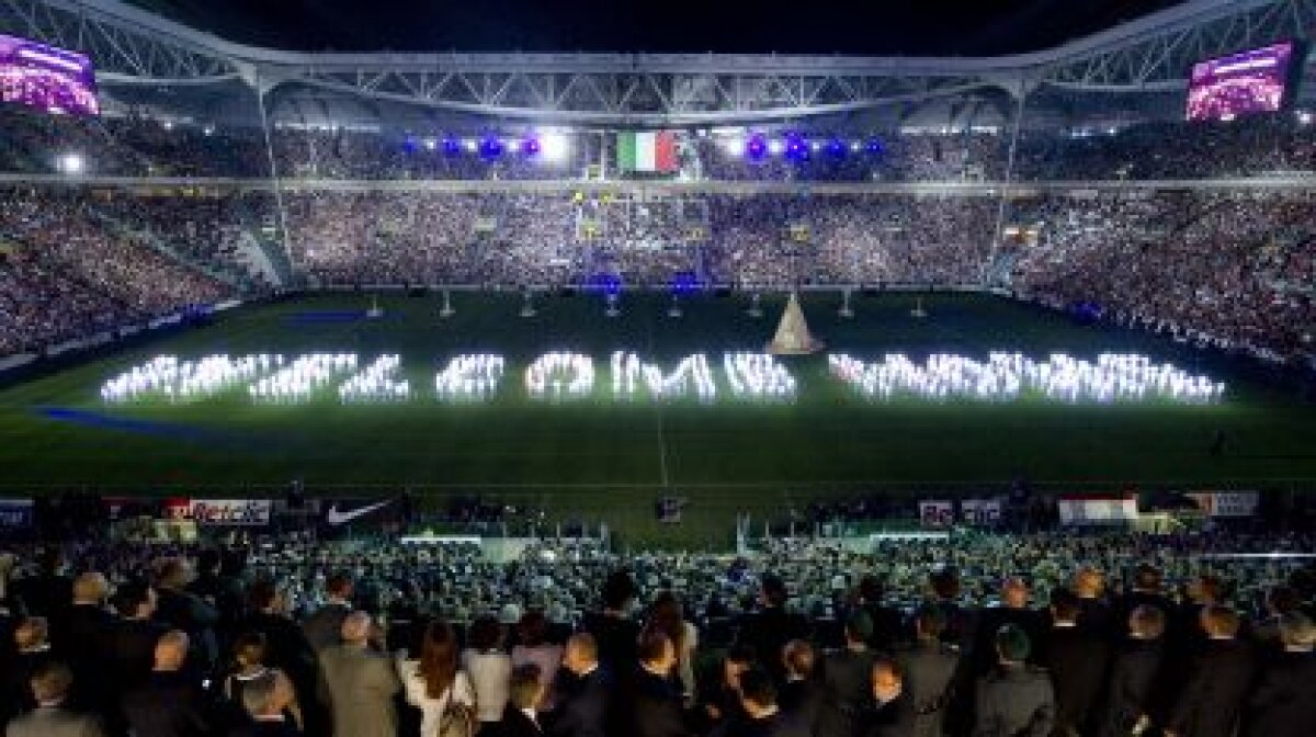 VIDEO & FOTO » Imagini spectaculoase de la inaugurarea noului stadion al lui Juventus Torino. Ei n-au cîrtiţe ca noi ;)