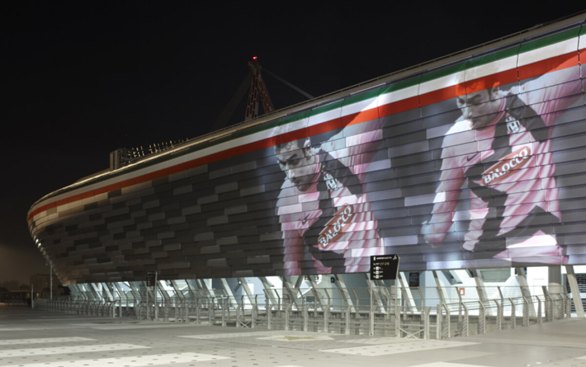 VIDEO & FOTO » Imagini spectaculoase de la inaugurarea noului stadion al lui Juventus Torino. Ei n-au cîrtiţe ca noi ;)