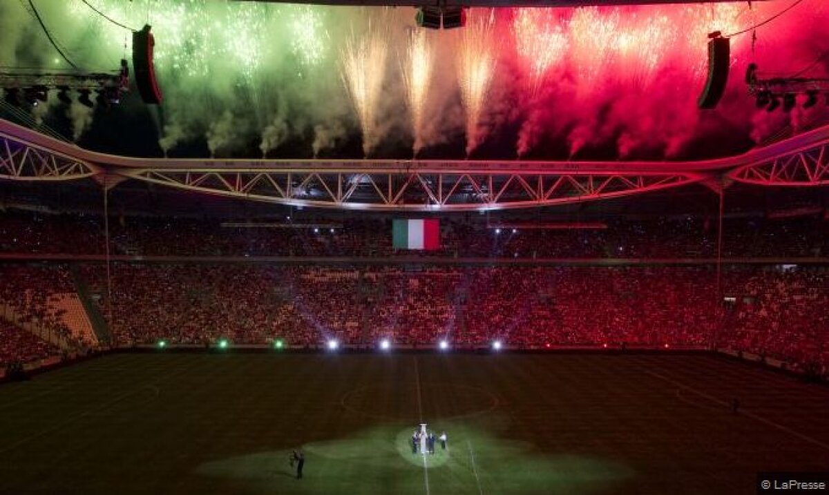 VIDEO & FOTO » Imagini spectaculoase de la inaugurarea noului stadion al lui Juventus Torino. Ei n-au cîrtiţe ca noi ;)