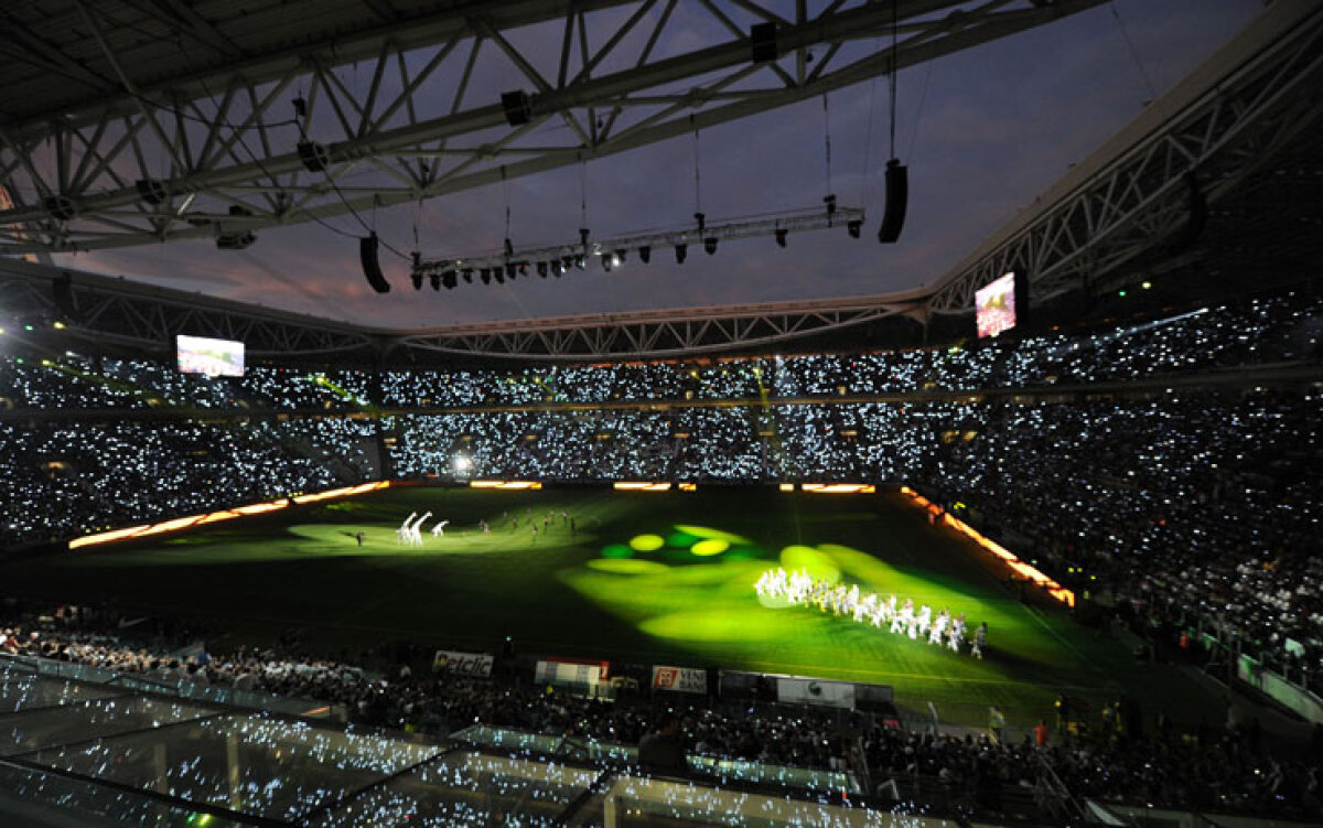VIDEO & FOTO » Imagini spectaculoase de la inaugurarea noului stadion al lui Juventus Torino. Ei n-au cîrtiţe ca noi ;)